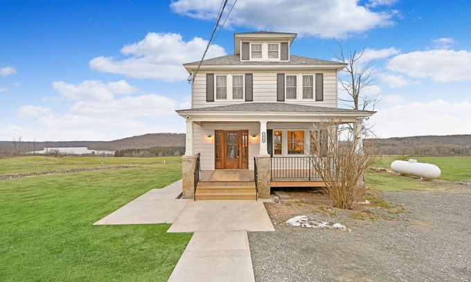 Orson Otro | Restored Farmhouse Retreat: Belmont Lake & Elk Mountain – Pleasant Mount