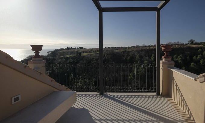 Torre di Palme Casa | Casa restaurada en el corazón de Torre di Palme dominante Mar Adriático