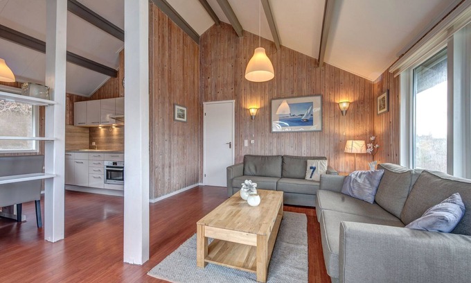 Kronenburg Casa | Restyled bungalow with dishwasher, near reservoir