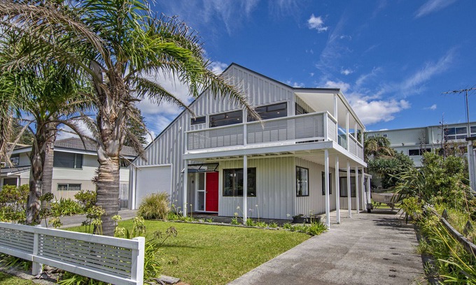 Russell Casa | Retreat at Tapeka Point - Russell Holiday Home