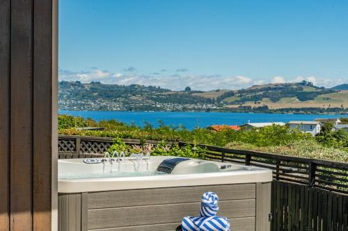 Waipahihi Casa | Retreat on Harvey Street