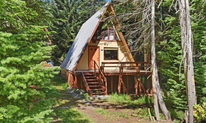 Snoqualmie Pass Casa | Retro A-frame Cabin w/fireplace