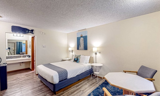 Bandon Casa | Retro beach hideaway with fast WiFI - walk to downtown attractions