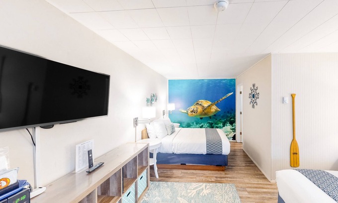 Bandon Casa | Retro-fun beach suite near beach with fast WiFI - walk to downtown shops