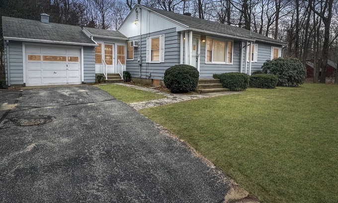 Prospect Casa | Retro mid-century modern ranch in the heart of CT!