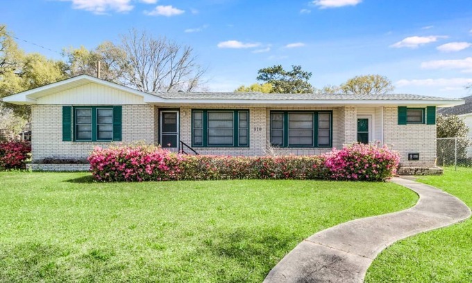 Washington Casa | RETRO RETREAT - Perfect Get Away In Washington, La with WiFi, AC & MORE