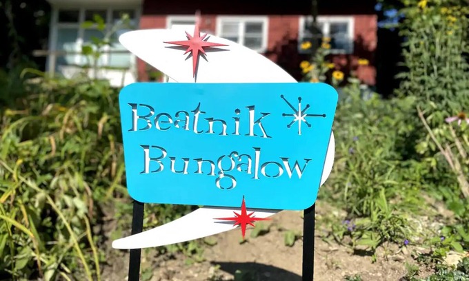 North East Casa | Retro & romantic 2BR bungalow, Lake Erie living, wineries, beaches