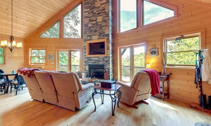 Foxfire Estates Cabina | Revitalization Cabin Rental Blue Ridge Mountains 3br