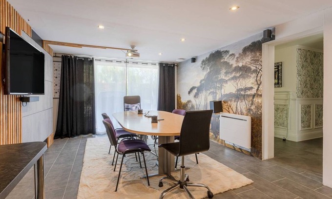 La Ferriere Apartamento | Rez-de-jardin Salle de Réunion