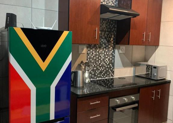 Moses Kotane Casa | Rhino House with 3 bedrooms next to Pilanesberg and Sun City