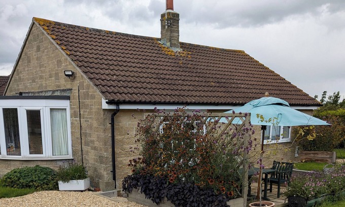 Sturminster Newton Cabaña | RHODE ACRES, pet friendly, with a garden in Hazelbury Bryan