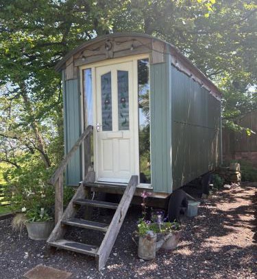 Cauldon Casa | Rhodes To Serenity - Waterfall Shepherds Hut