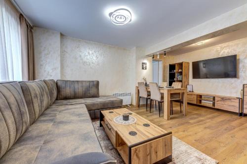 Smolyan Apartamento | Rhodope Escape - Modern 1BR Apartment with Balcony & Free Parking
