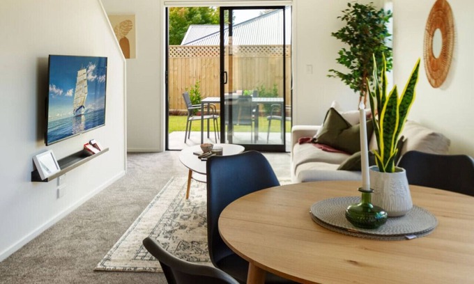 Upper Riccarton Casa | Riccarton 2 Bed 1 Bath w Garage