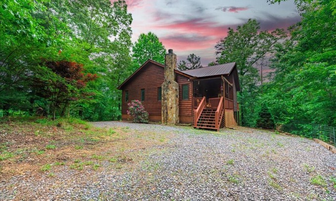 Mineral Bluff Casa | Ricks Retreat-Log Cabin, near Blue Ridge, hot tub