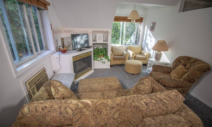 Baileys Harbor Hotel | Ridges Inn & Suites