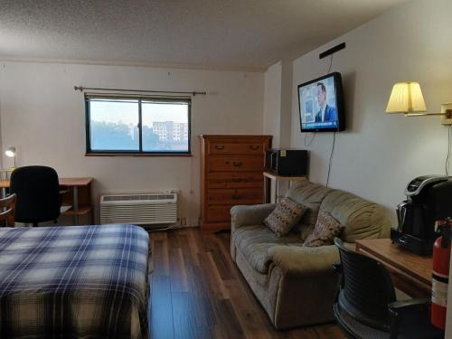 University District Apartamento | Right by OSU Stadium and Schottenstein Ctr - Walk to your game or concert, free guest parking
