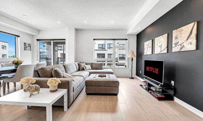 Burlington Casa | Ritzy 3BR Home with Balcony Near Burlington Pier