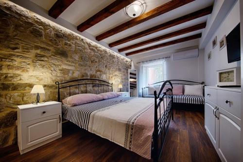 Komiza Apartamento | Riva Suite 1