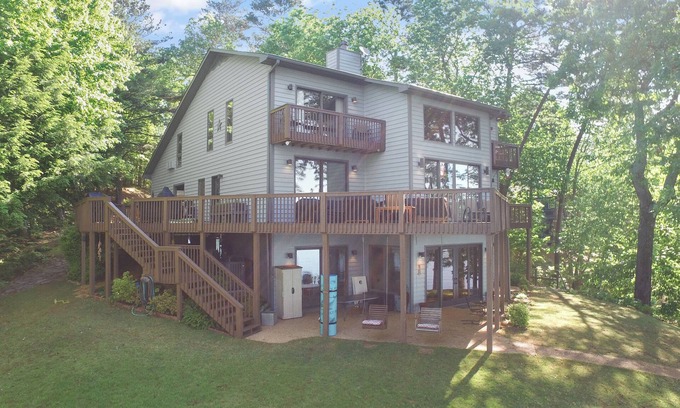 Crane Hill Casa | Rivendell at Smith Lake: 5 BR, 3.5 BA House in Crane Hill, Sleeps 14