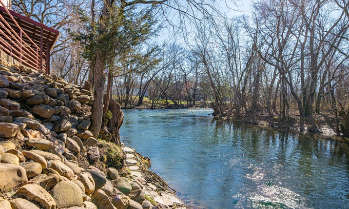 Pigeon Forge Hotel | River Bend Inn