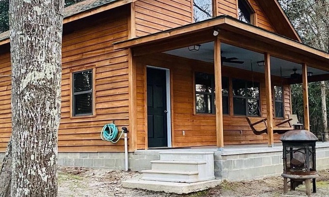 Appling County Cabina | River Cross Lodge Cypress Red Oak Cabin Overlooking the Altamaha River
