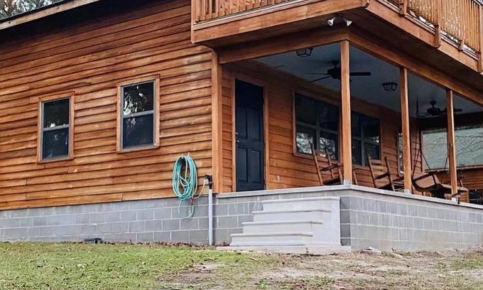 Appling County Cabina | River Cross Lodge Cypress Loblolly Cabin Overlooking The Altamaha River