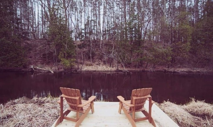 Free Soil Casa | RIVER FRONT-Pet Friendly-Couples-Nature-Firepit