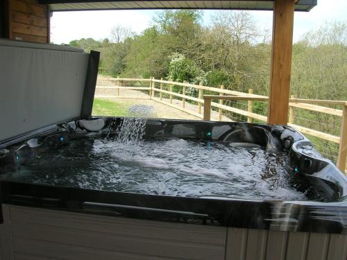 Hundred House Chalet De Esquí | River Lodge Hot Tub Sleeps 6