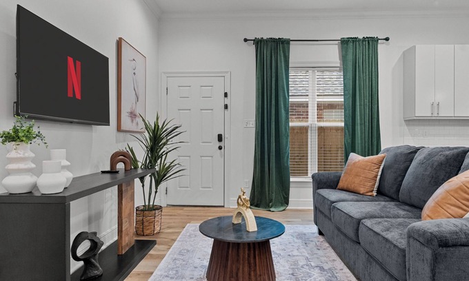 Lafayette Casa | River Ranch New King Bed Kid Friendly Lux Hospital