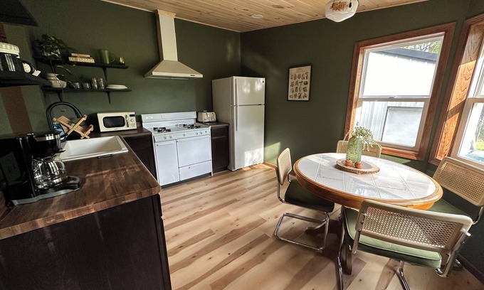 Galloway Casa | River Retreat l Kayaks, Vinyl, Pac Man and Peace