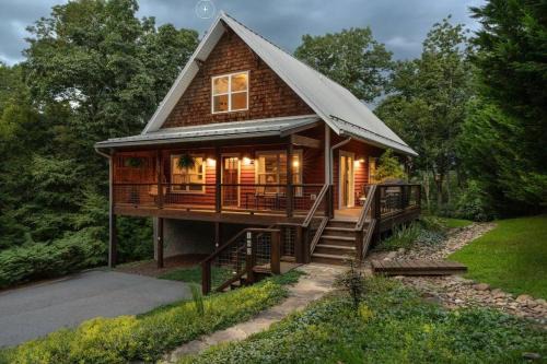 Horse Shoe Casa | River Rock Cabin - Comfortable, Private Home with King Beds & Mountain Views