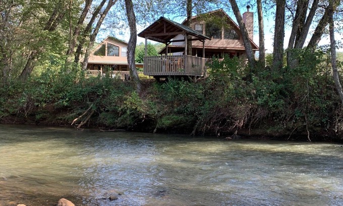 Murphy Chalet De Esquí | A orillas del río - perfecto para las vacaciones familiares o de grupo!