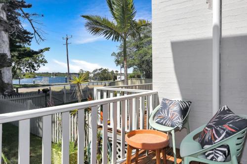 Tea Gardens Casa | River Tonic