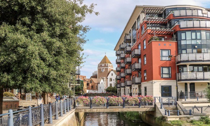 Grove Apartamento | RIVER VIEW – KINGSTON, family friendly in Kingston Upon Thames