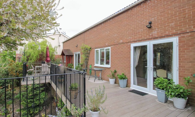 Shrewsbury Cabaña | Riverdale, SHREWSBURY