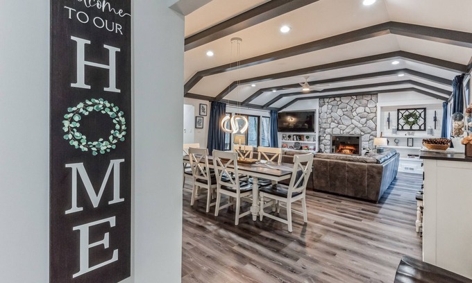 Niles Casa | Riveredge Retreat: Hot Tub, Kayaks, 5 Beds Near ND