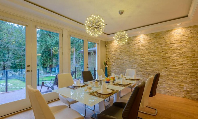 District of North Vancouver Cama Y Desayuno | Riverfront Bed and Breakfast