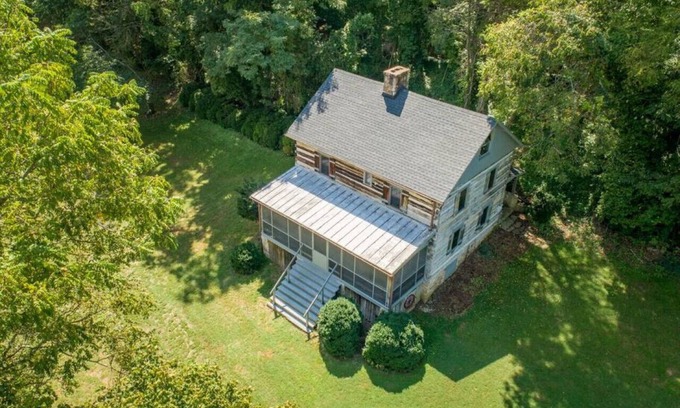 Luray Cabina | Riverfront Cabin! Farm, Fireplaces, Trail & Kayaks