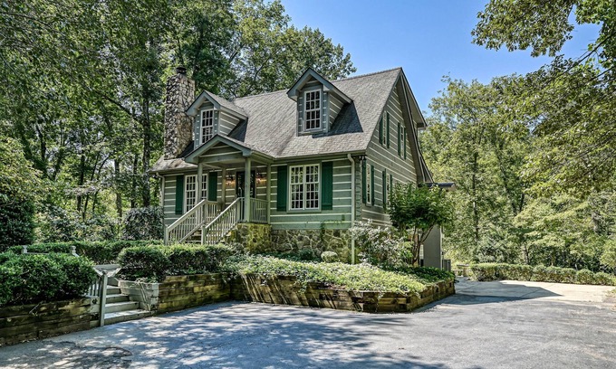 Rutherfordton Cabina | Riverfront cabin, private, hot tub, firepit, quiet, gated community