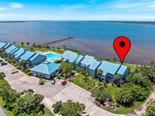 Port Charlotte Apartamento | Riverfront Condo w Water Views-Heated Pool