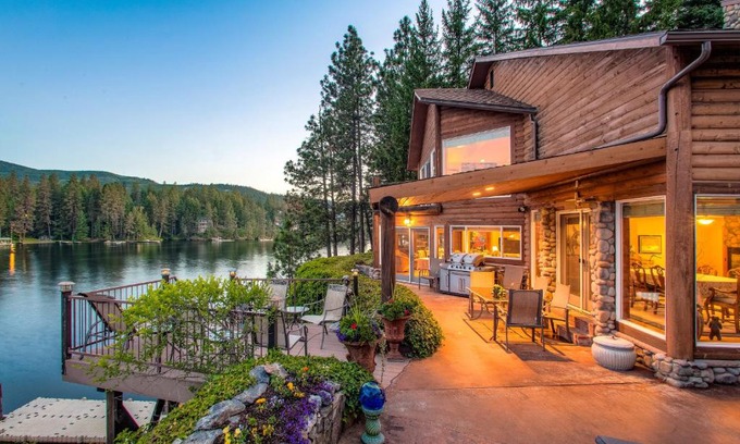 Post Falls Casa | Riverfront Estate