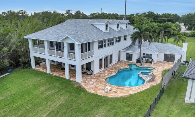 Tropic Casa | Riverfront Family Pool/Spa Game Rm 8bd/5.5ba 20ppl