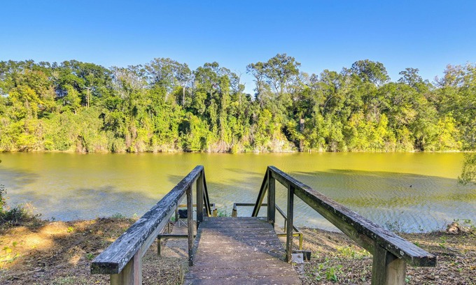 Columbus Casa | Riverfront Fishing: Home in Columbus w/ Grill