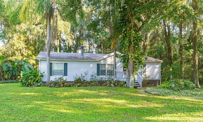 Lake Panasoffkee Casa | Riverfront Home with Boat Dock