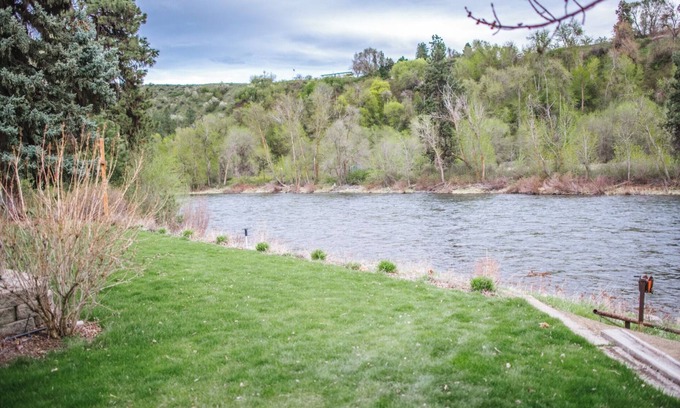 Monitor Casa | Casa del río en hermoso huerto