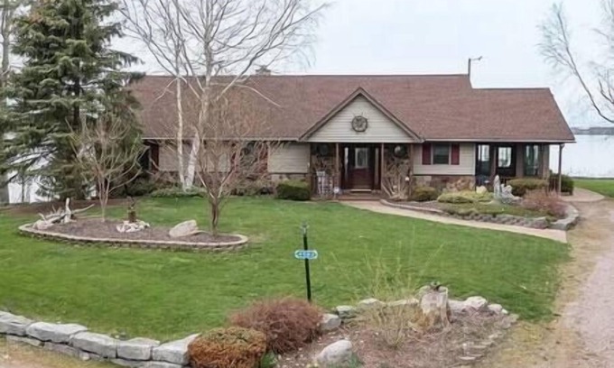 Cape Vincent Casa | Riverfront home w/private dock
