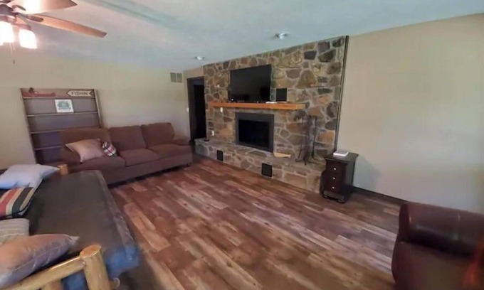 Flippin Villa | Riverfront Lodge on 10 Acres with Large Dock