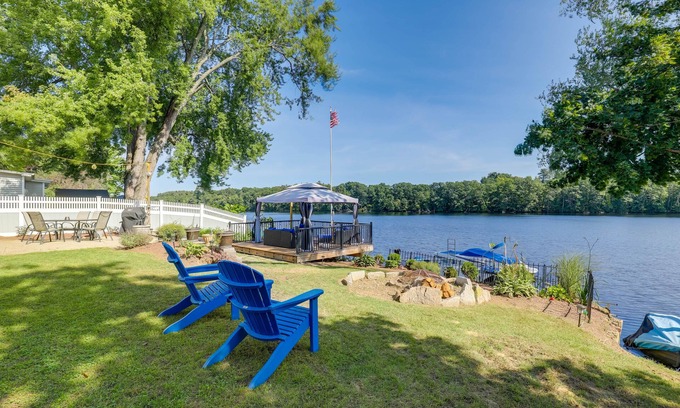 Manchester Casa | Riverfront New Hampshire Cottage w/ Boat Dock