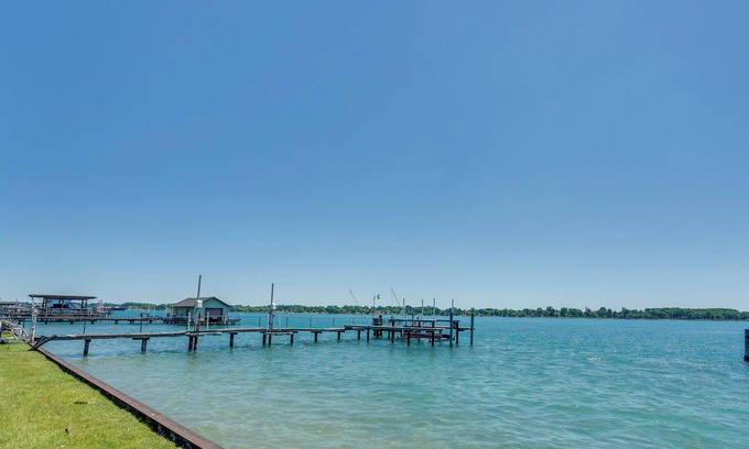 St. Clair Casa | Riverfront St Clair Home - Walk to Downtown!